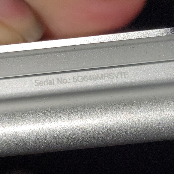 Apple iPod Shuffle A1204 Silver 2nd Gen. 1GB And Charger! - Picture 9 of 9